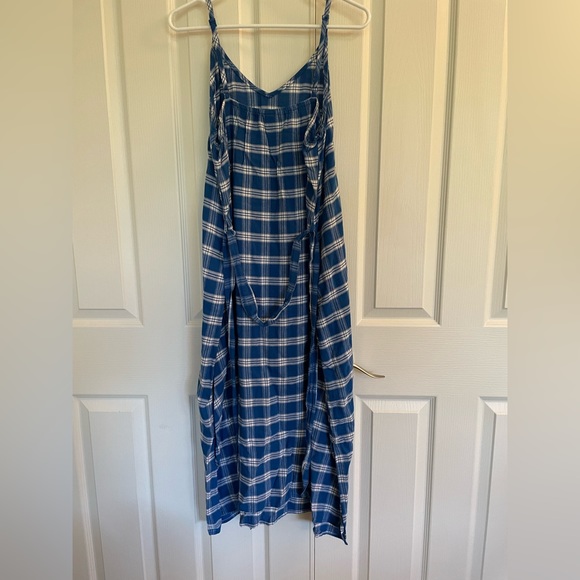 ⭐️Old navy maxi dress - Picture 2 of 5